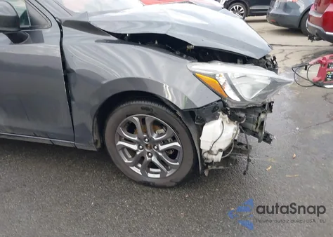 2019 Toyota Yaris Le z USA, uszkodzony, nr VIN 3MYDLBYV3KY519283